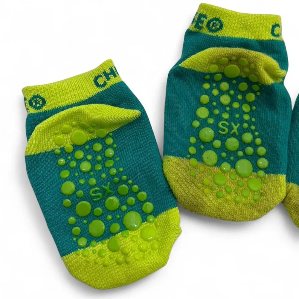 2 Pairs Chuck E Cheese Trampoline Zone Ankle Grip Socks Toddler Unisex 4C-9.5C
